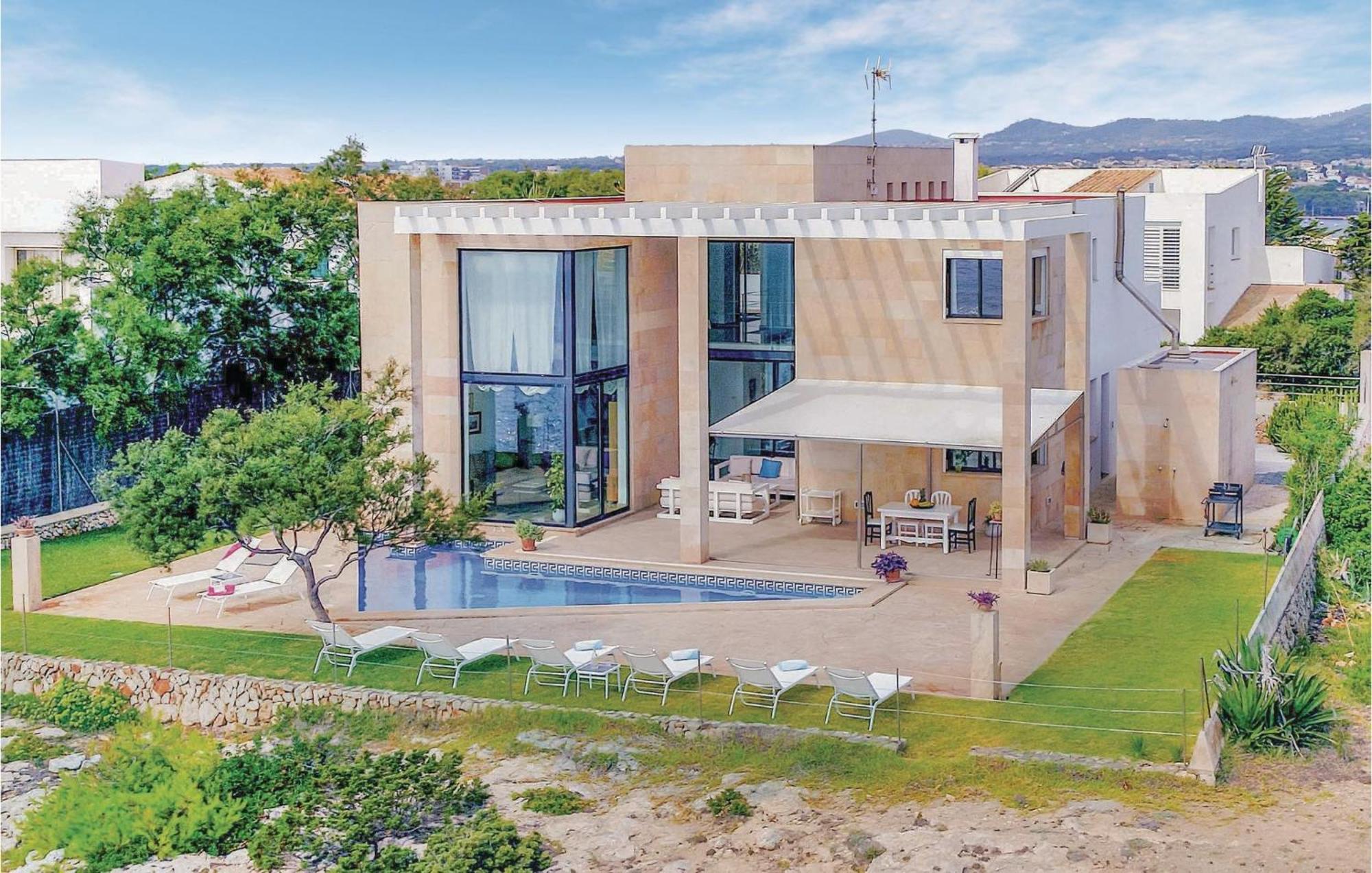 Holiday home Amazing In With House Sea View